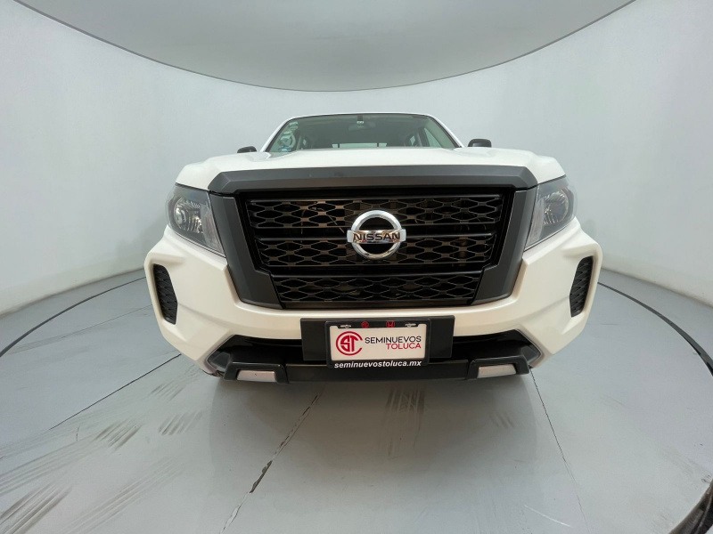 Nissan Comerciales Frontier y NP 300 Frontier Pick-Up 4 pts. Frontier SE, Doble Cab., L4, 2.5l, TM6, a/ac., VE, R-16 (cambio de línea) 2021